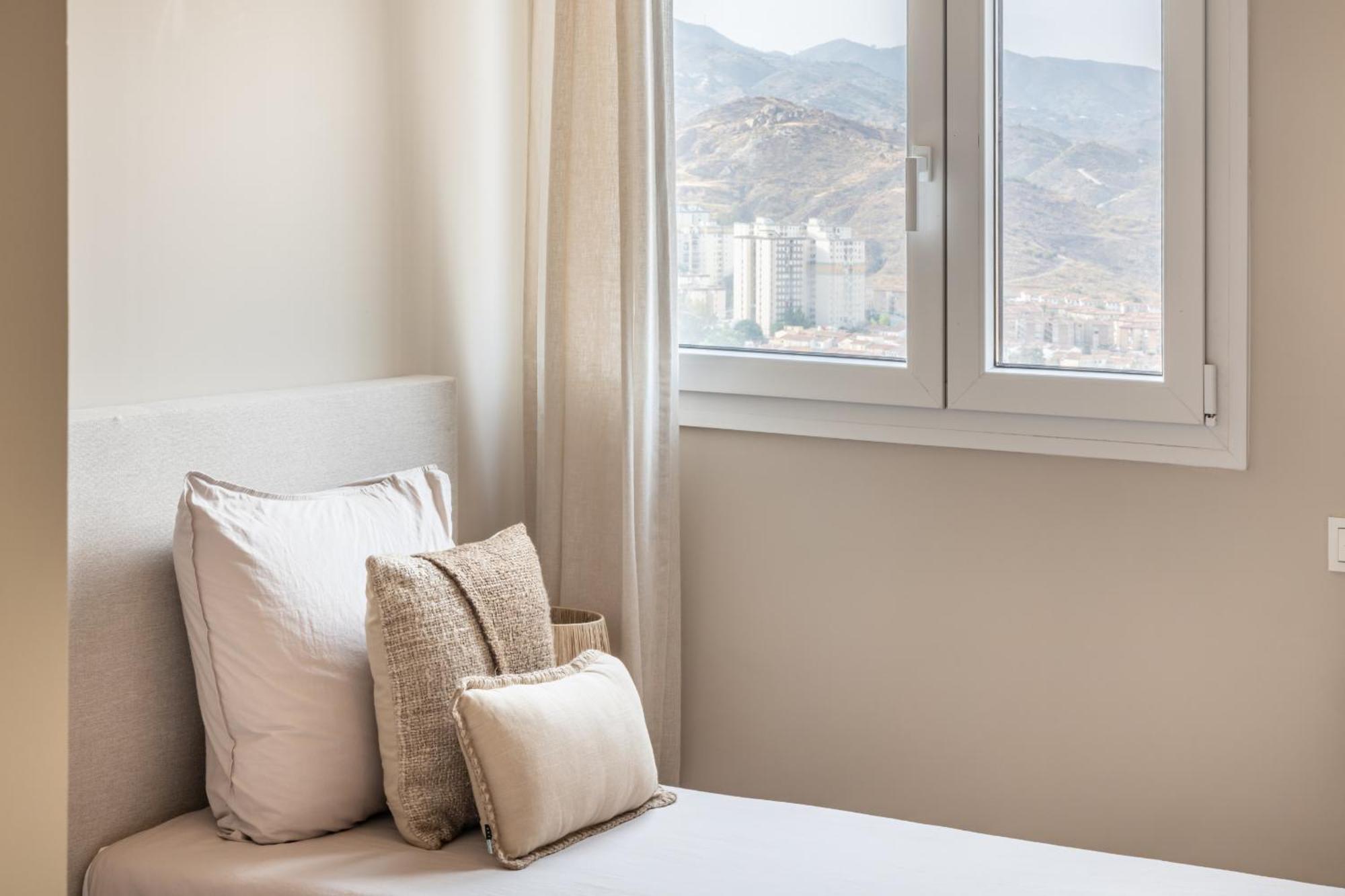 Skyline 5 Pool & Parking Free Apartment Malaga